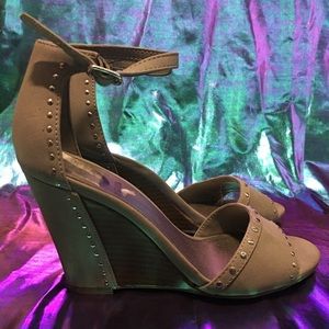 Guess wedges